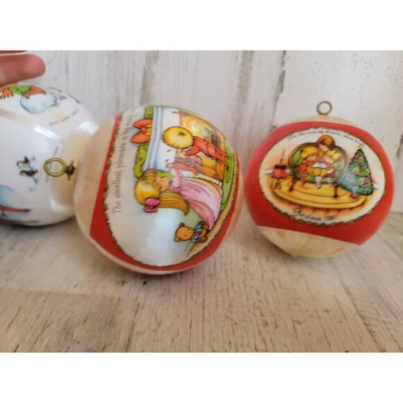 Vintage Hallmark satin Ball Xmas scenic ornament set - Picture 7 of 8
